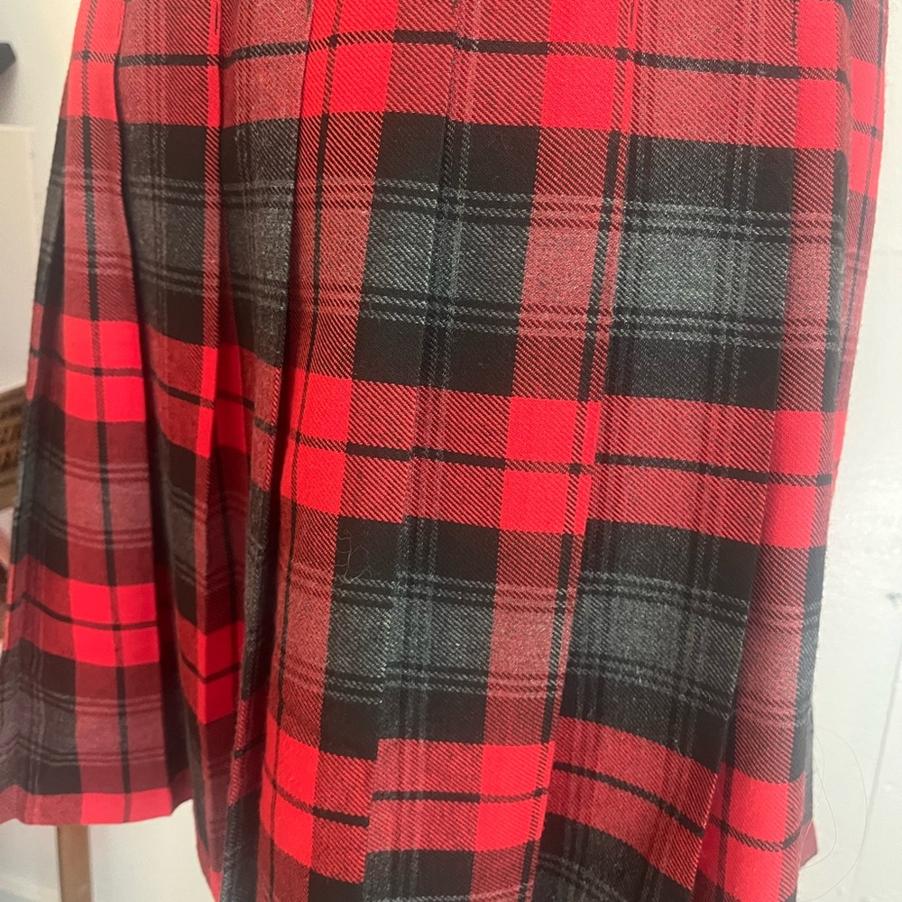 Vintage Red and Black Plaid pleated Skirt - Picture 4 of 8